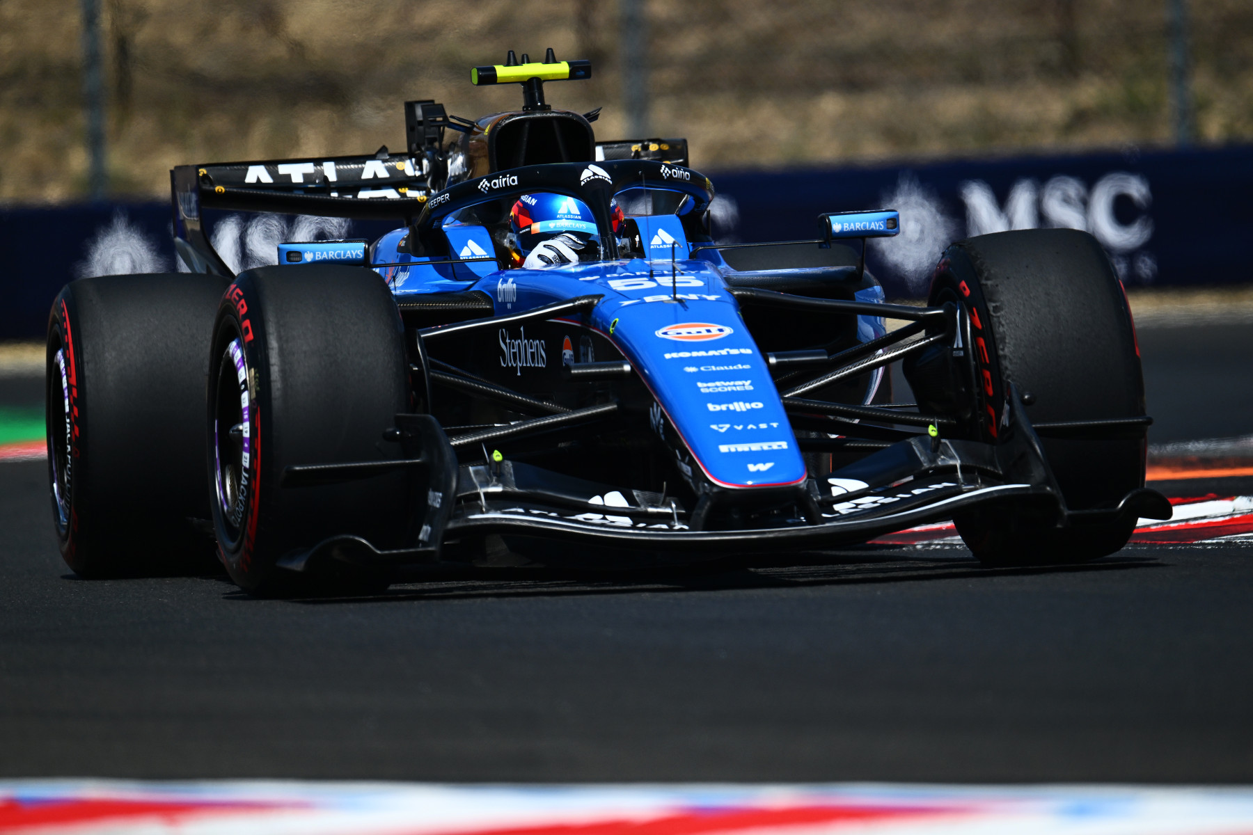 Carlos Sainz renova seu contrato com a Williams